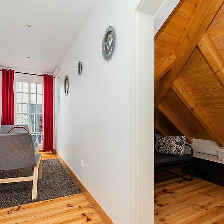 Attic Apartment With Balcony In Bairro Alto Lissabon Exterior foto